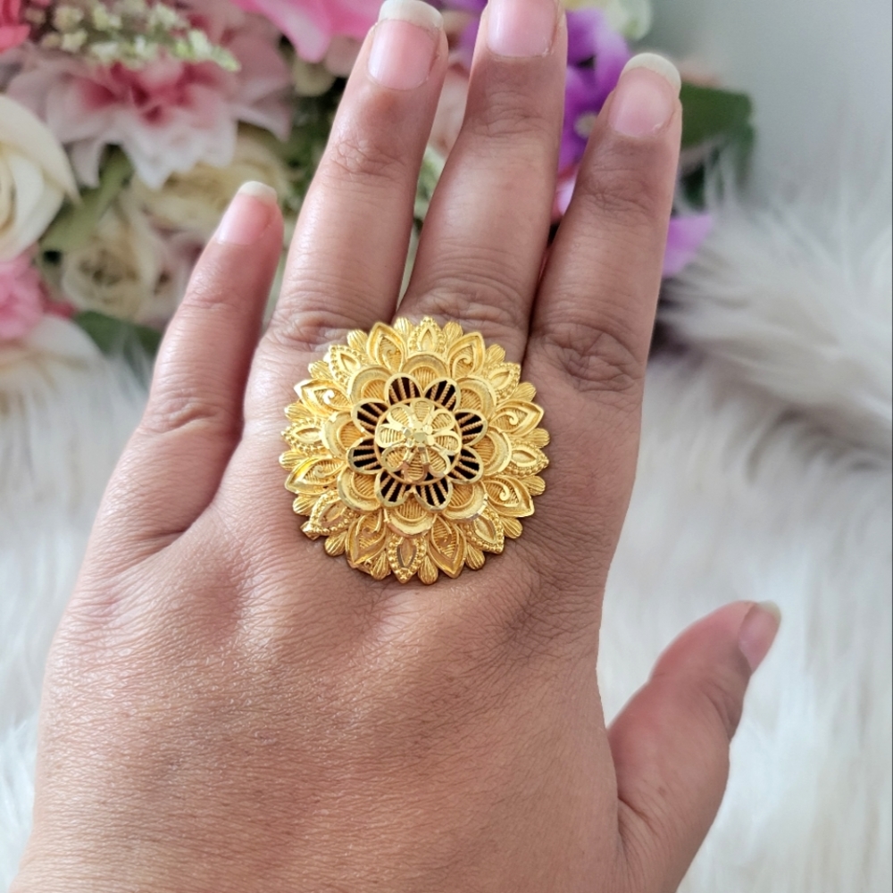 NWOT Bollywood Indian Pakistani adjustable size statement ring